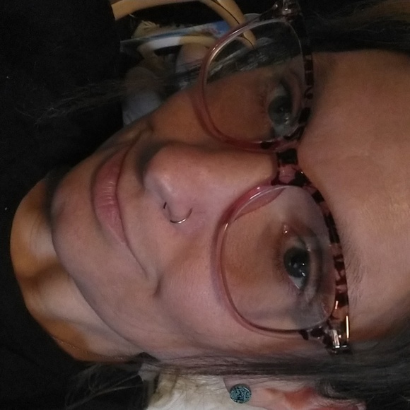 Meet your Posher, Angeleigh - Picture 1 of 2